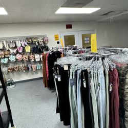 Open Box outlet 716 E Acequia Ave Visalia Ca 93292