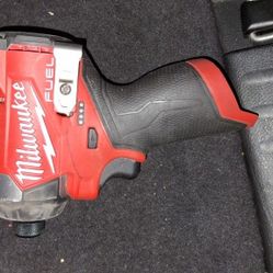 Milwaukee, Dewalt