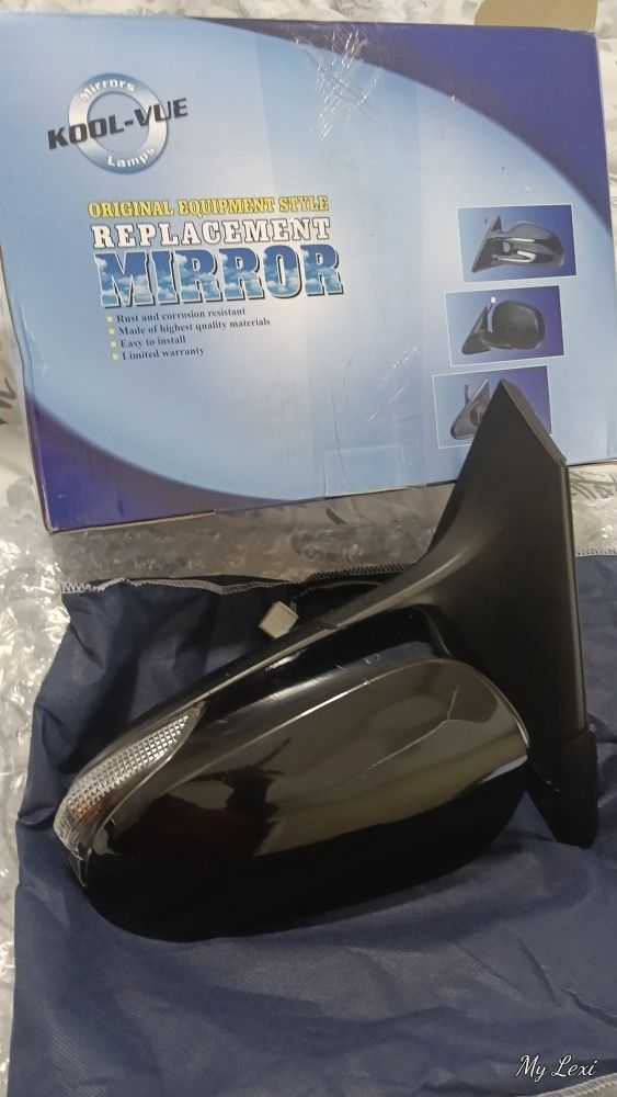 Toyota Avalon OEM Driver side Mirror