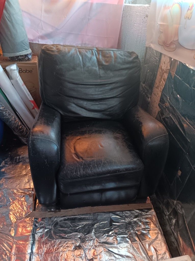 Black Leather Recliner 