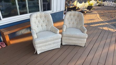 Pair of Tufted Swivel Armchairs – Cream Floral Fabric