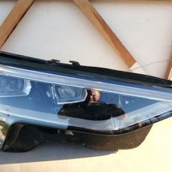 2019 -2021 AUDI E-TRON RIGHT
HEADLIGHT PASSENGER SIDE FULL LED
GENUINE USED OEM. XX2