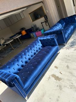 $200 total for all 4 couches 2 large 2 small these couches are from my Hookah Lounge so some of them have a couple of holes in them come take these