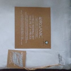 Organic Cotton 4 Piece Bedding Set.Included:duvet Cover,fitted Sheet ,2 Pillowcases Size QUEEN   Color White  New