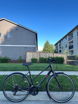Liv Alight 3 Women’s Hybrid Comfort Bike - Large Frame - Lightweight Bicycle