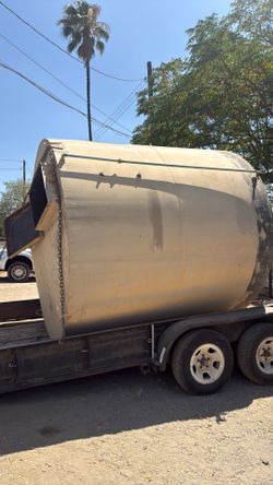 3,000 gallon water tank