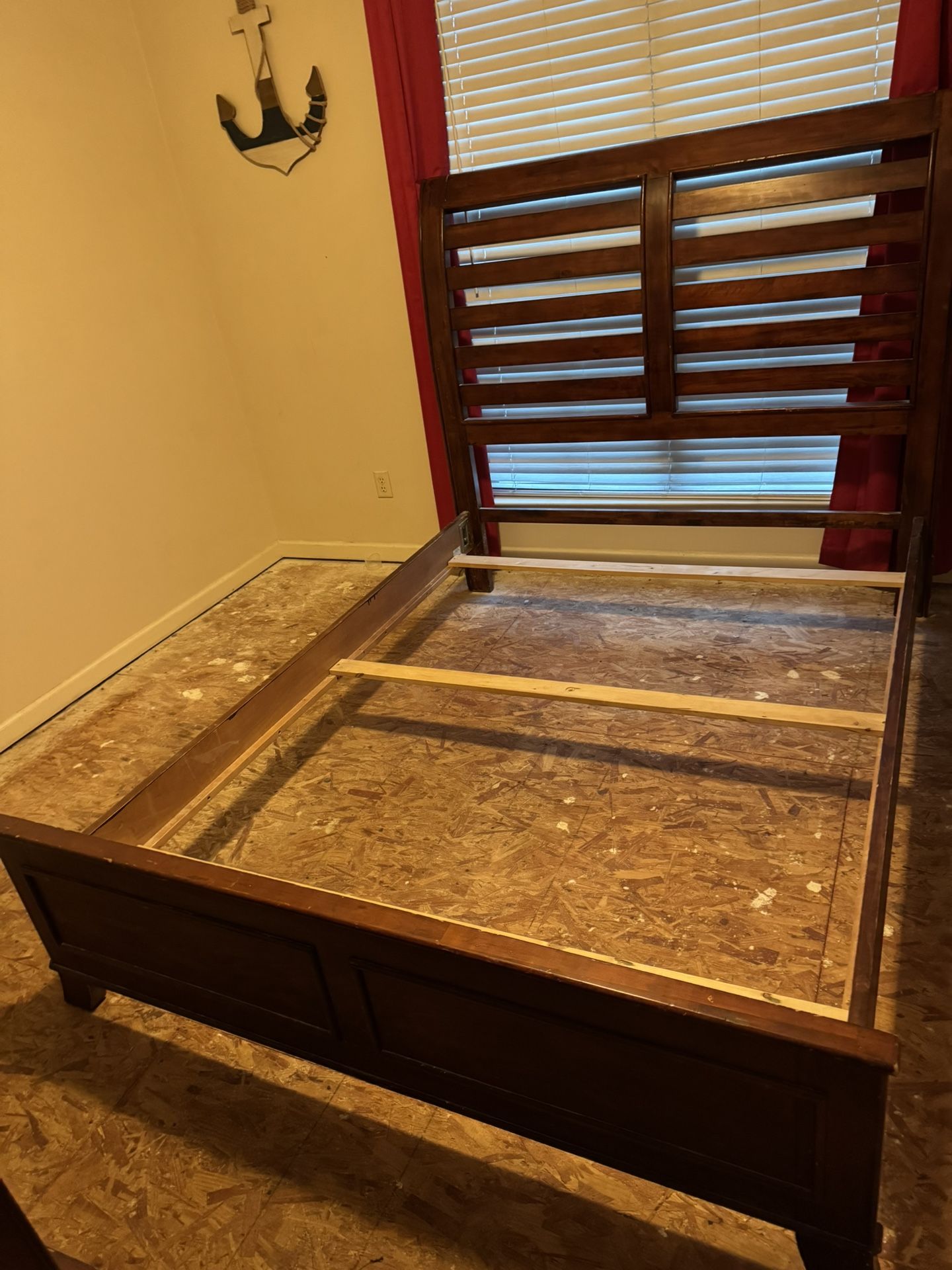 Solid Wood Queen Bedroom Set