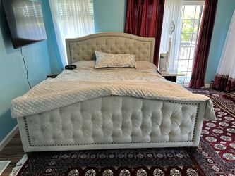 King Bed With New Mattress 