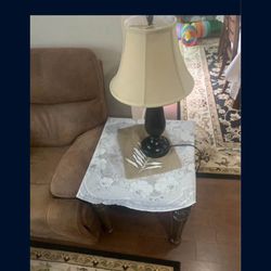 Selling lamp and table
