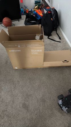 Brand new Samsung soundbar .. Samsung - HW-S700D 3.1 Channel S-Series Soundbar with Wireless Subwoofer, Dolby Atmos and Q-Symphony - Titan Black