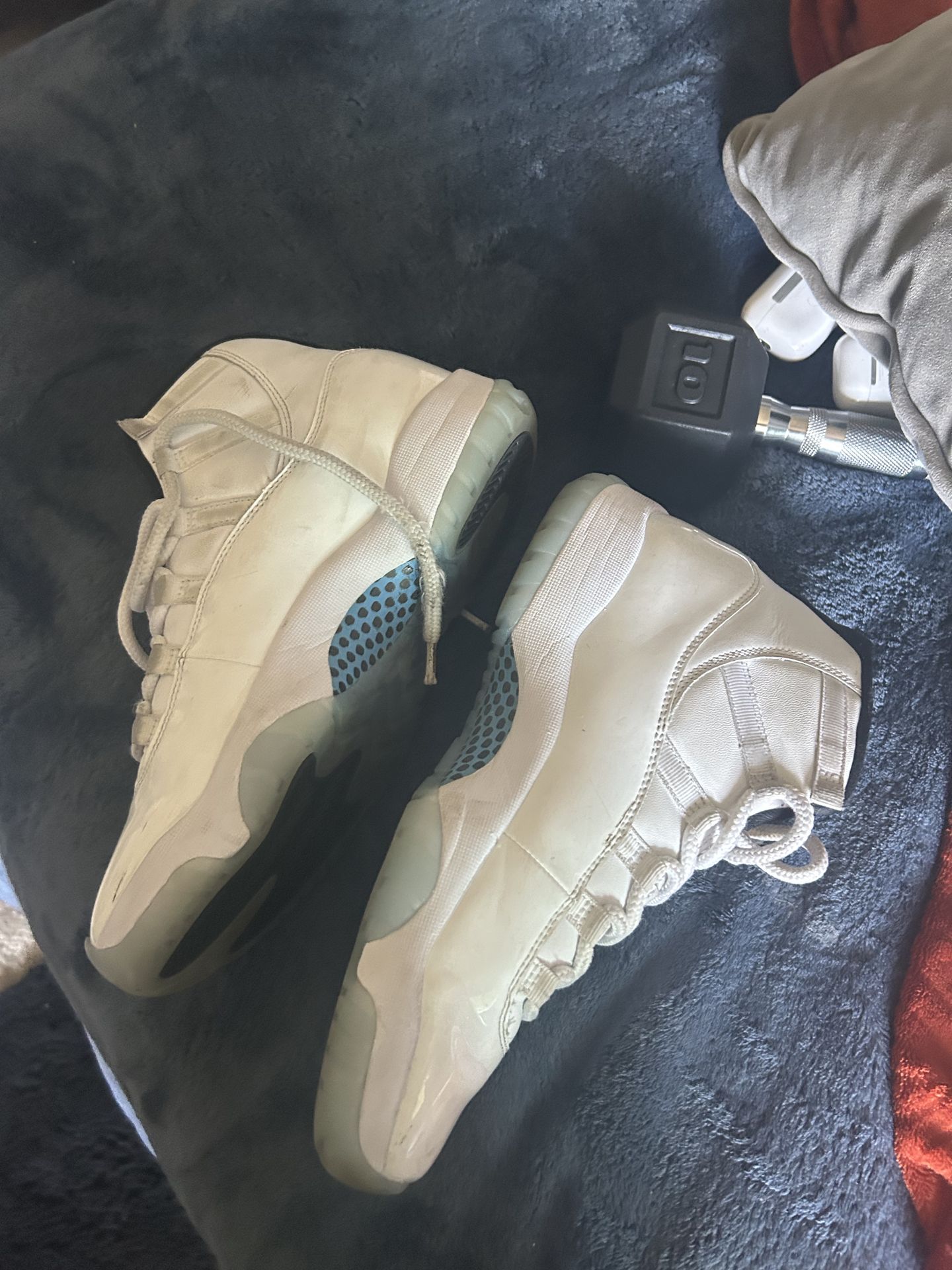 Nike Air Jordan 11 Retro "Legend Blue) size 8.5