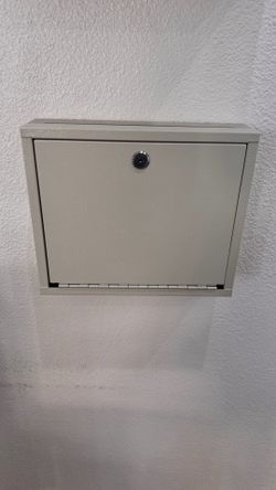 Wall mounted cash letter deposit box with keys