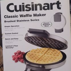 Cuisinart Round Classic Waffle Maker WMR-CA    New