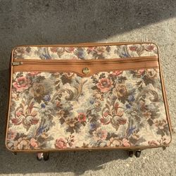 Olympia Traveler's Friend Suitcase Flowers 26x18x7in