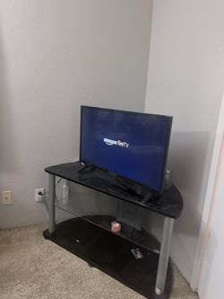 INSIGNIA 32"  Smart Fire + TV stand