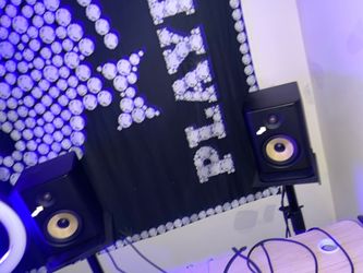 Krk rokit 5 pair STANDS AND CHORDS INCLUDED