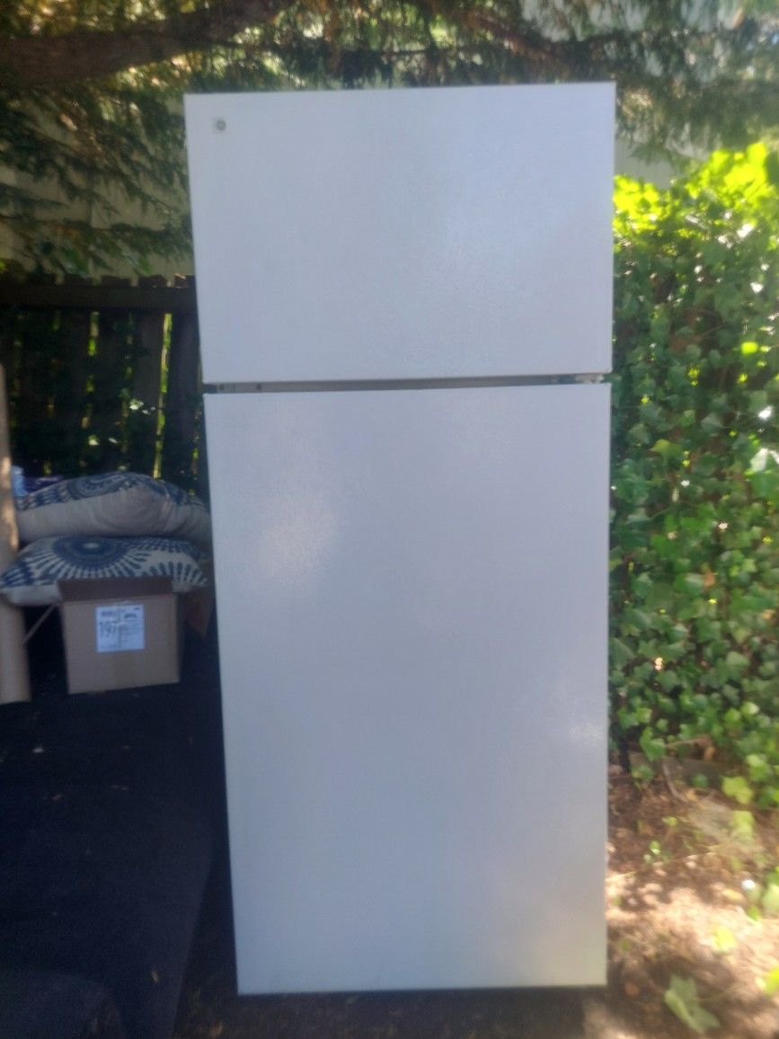 G.E. Refrigerator $50