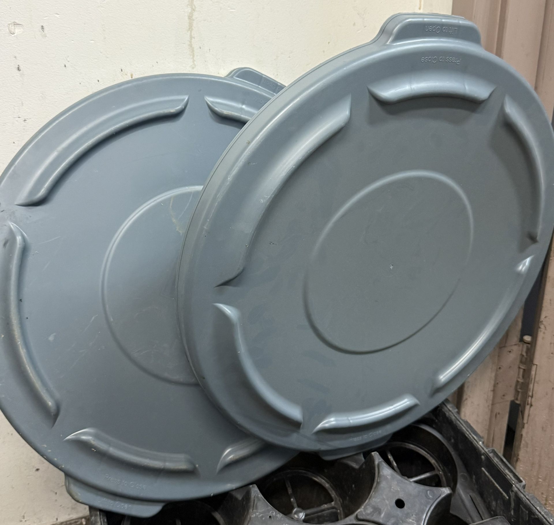 Brute Trash Can Lids