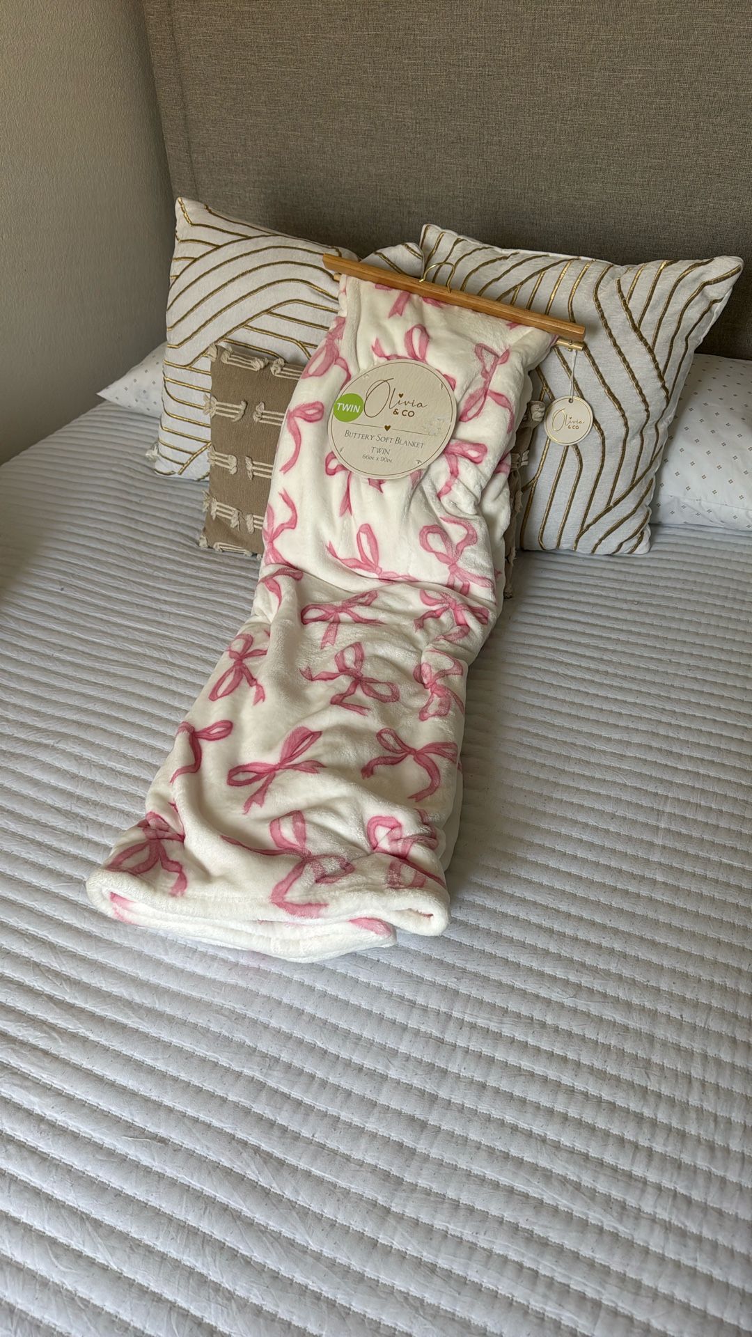 White With Pink Bows Blanket 
