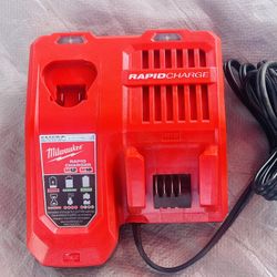 Milwaukee M12 and M18 12-Volt/18-Volt Lithium-Ion Multi-Voltage Rapid Battery Charger