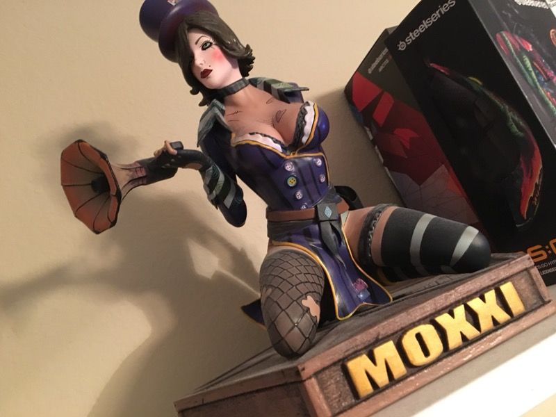 Borderlands Limited Edition Mad Moxxi Statue (#47/5000)