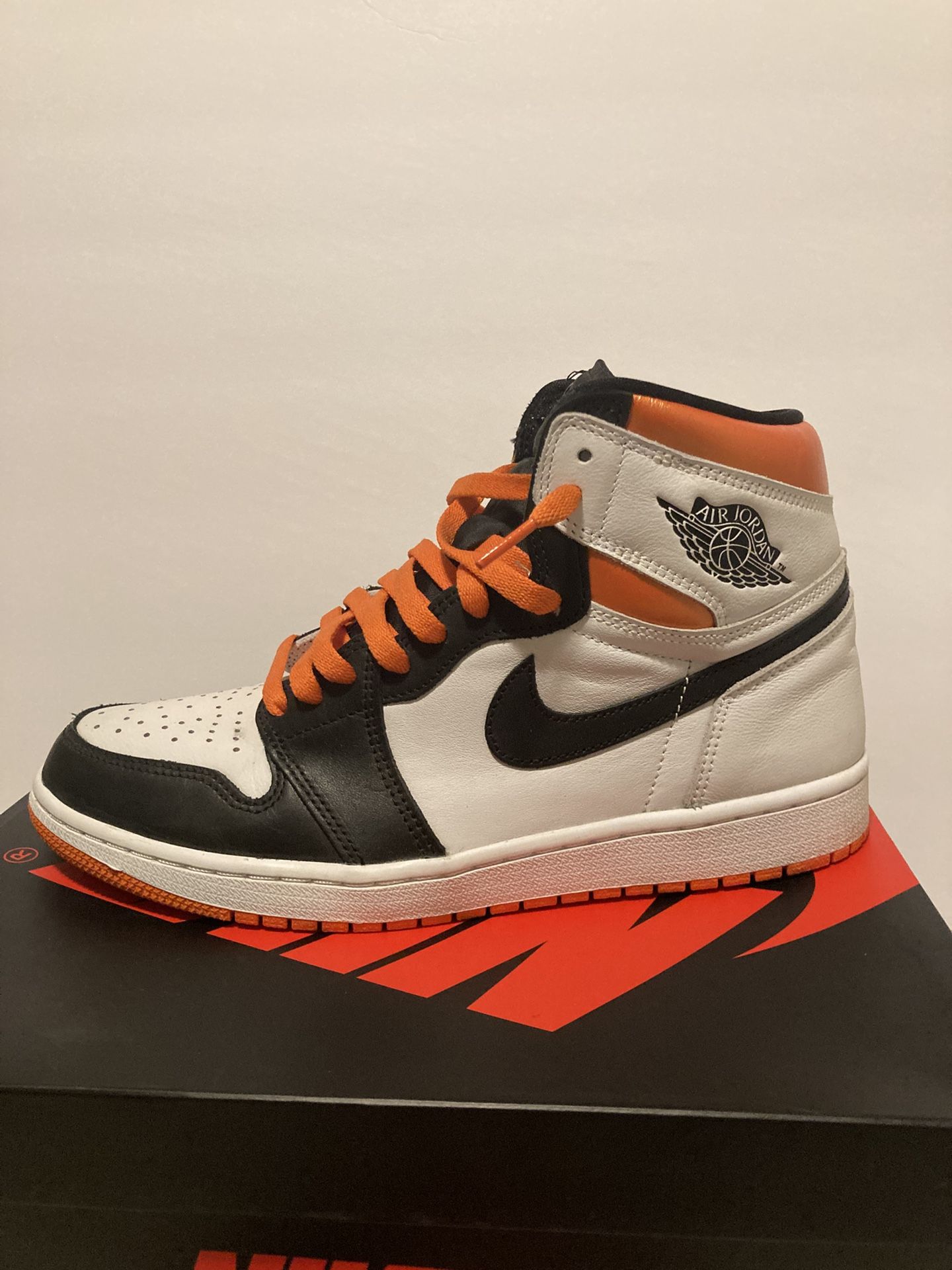 Nike Air Jordan Retro High OG Orange