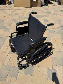 Wheelchair - DRIVE - Black - Selling Medium Wheelchairs in Whittier 90603