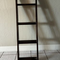 Wooden 48” - 4 Step Dark Brown Bunk Bed Ladder. Pre Owned. Good Condition.