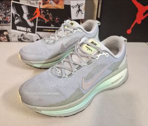Authenticity Guarantee
Nike Air Zoom Vomero 18 Men's Size 10.5