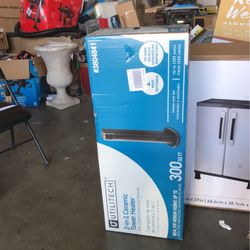 Lowe's Utilitech 33in. 2 in 1 Ceramic Digital Tower Fan/Heater for Sale in  Las Vegas, NV - OfferUp