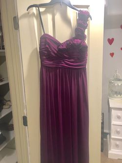 Lots of prom & special occasion dresses
