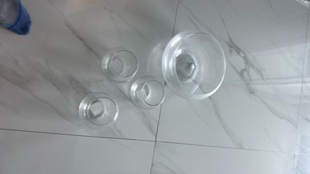 15 various sized glass bowls
