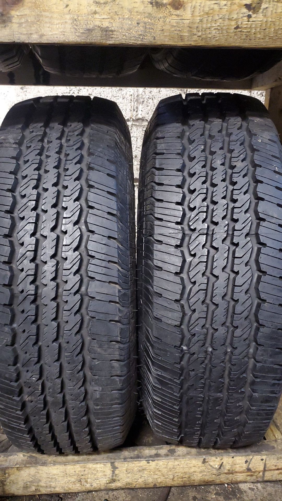 Two bright new set of continental tires for sale 275/70/18