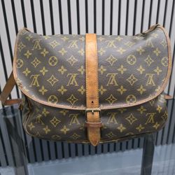 Louis Vuitton Monogram Saumur 30 Shoulder Bag 