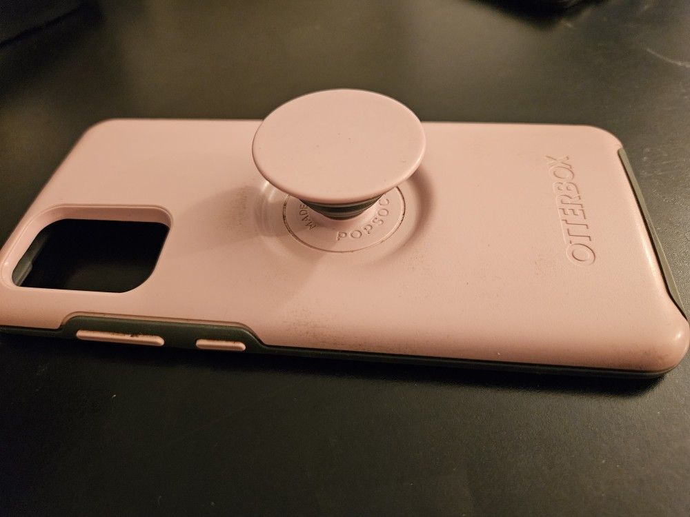 Otterbox with popsocket