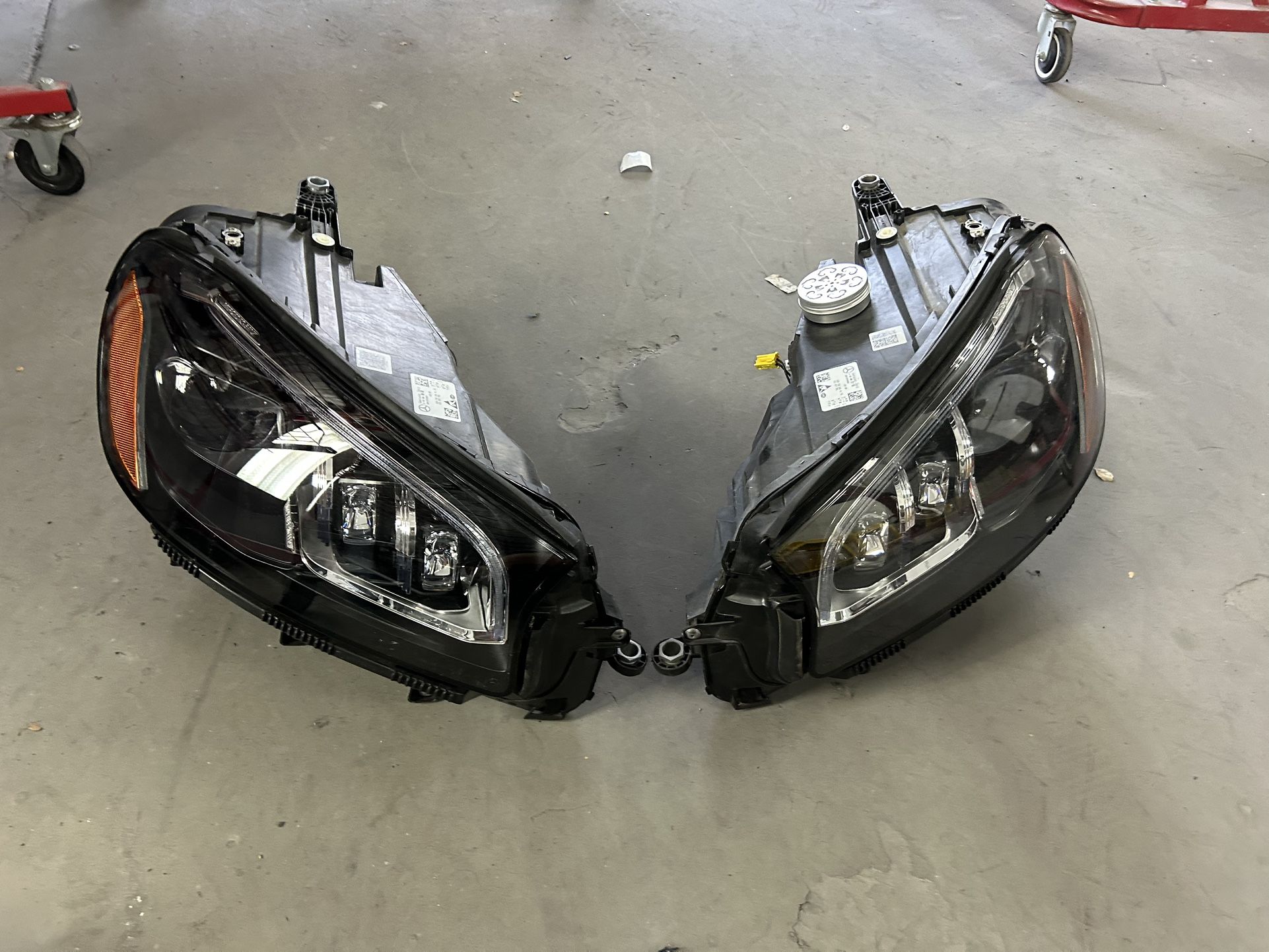 2020-24 Mercedes Benz GLS  Right and Left Headlights 