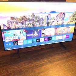 50”Samsung Crystal 4K 2160p UHD Smart Tizen HDR Model UN50AU8000