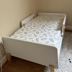 Solid Toddler Bed With Mattress