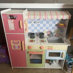 Toy kitchen