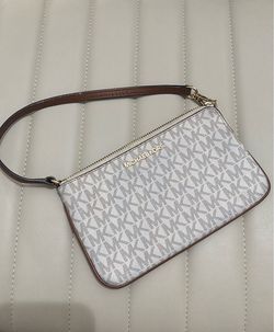 Ladies wristlet