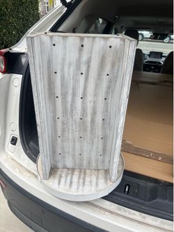 Pegboard countertop spinner