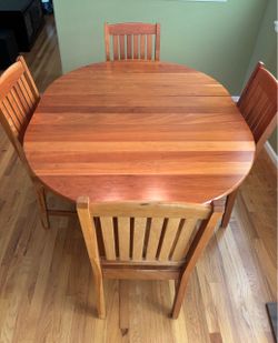 Cherry Dining Room table & Leaf & 4 Chair Set