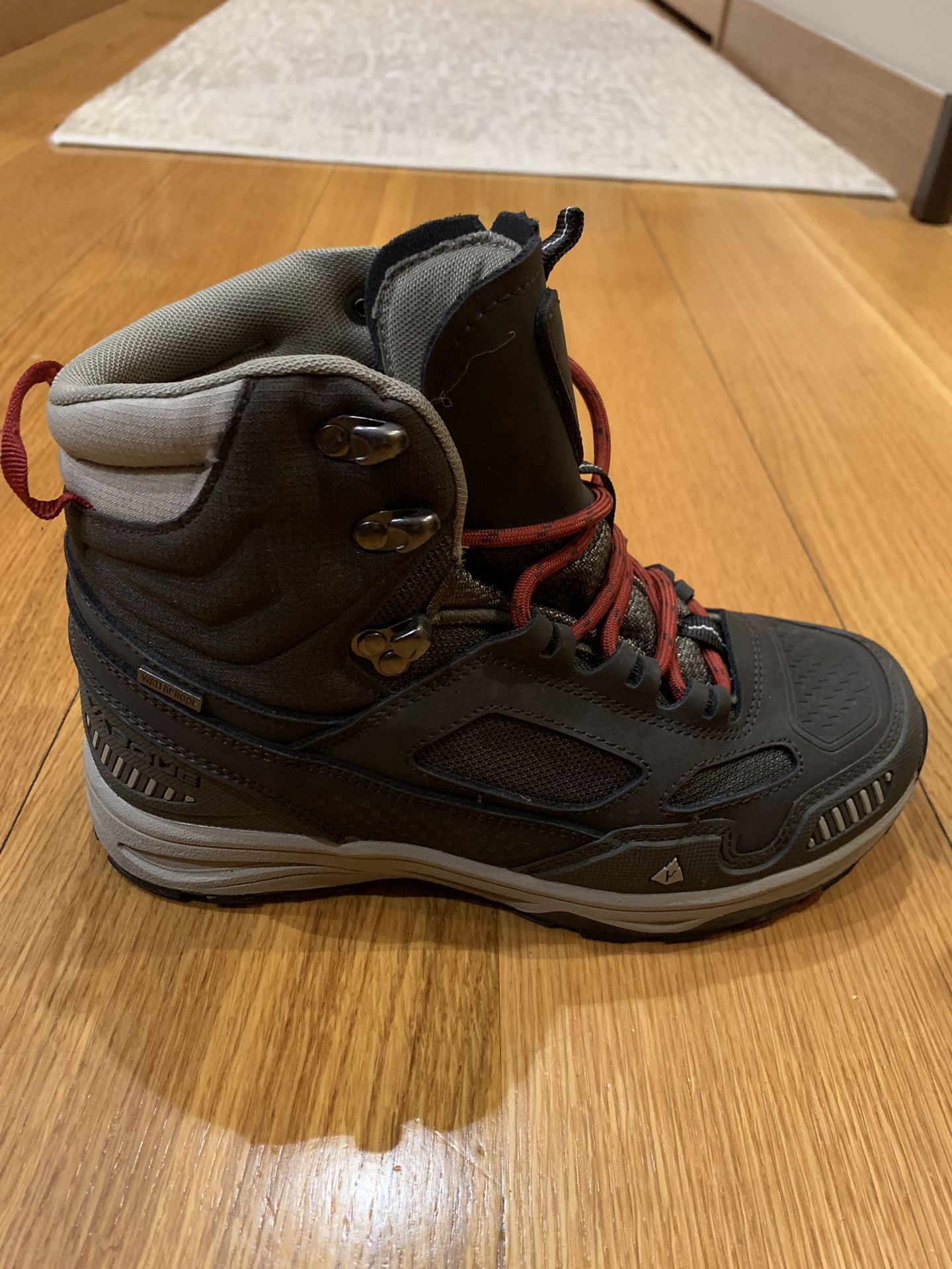 Boys Vasque Hiking Boot Brown/Olive Color Size 5