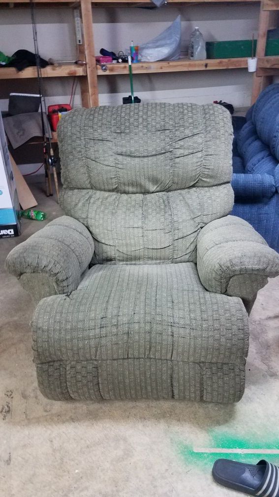 Lazy boy recliner free for Sale in Portland, OR OfferUp