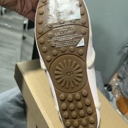 UGGs Slippers Size W 8 