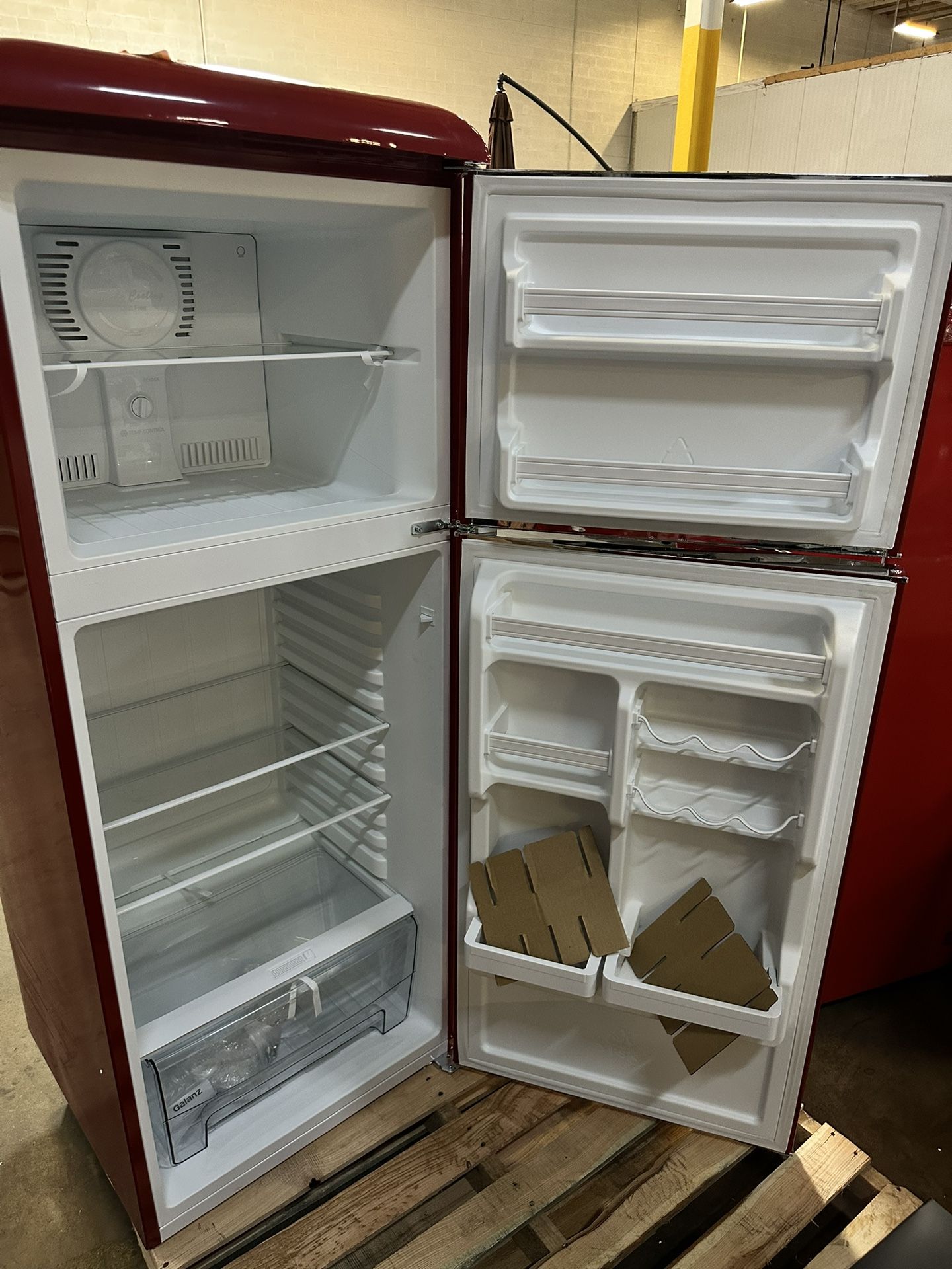 Galanz Retro 10cu Ft TopFreezer Refrigerator (Vinyl, 48 OFF