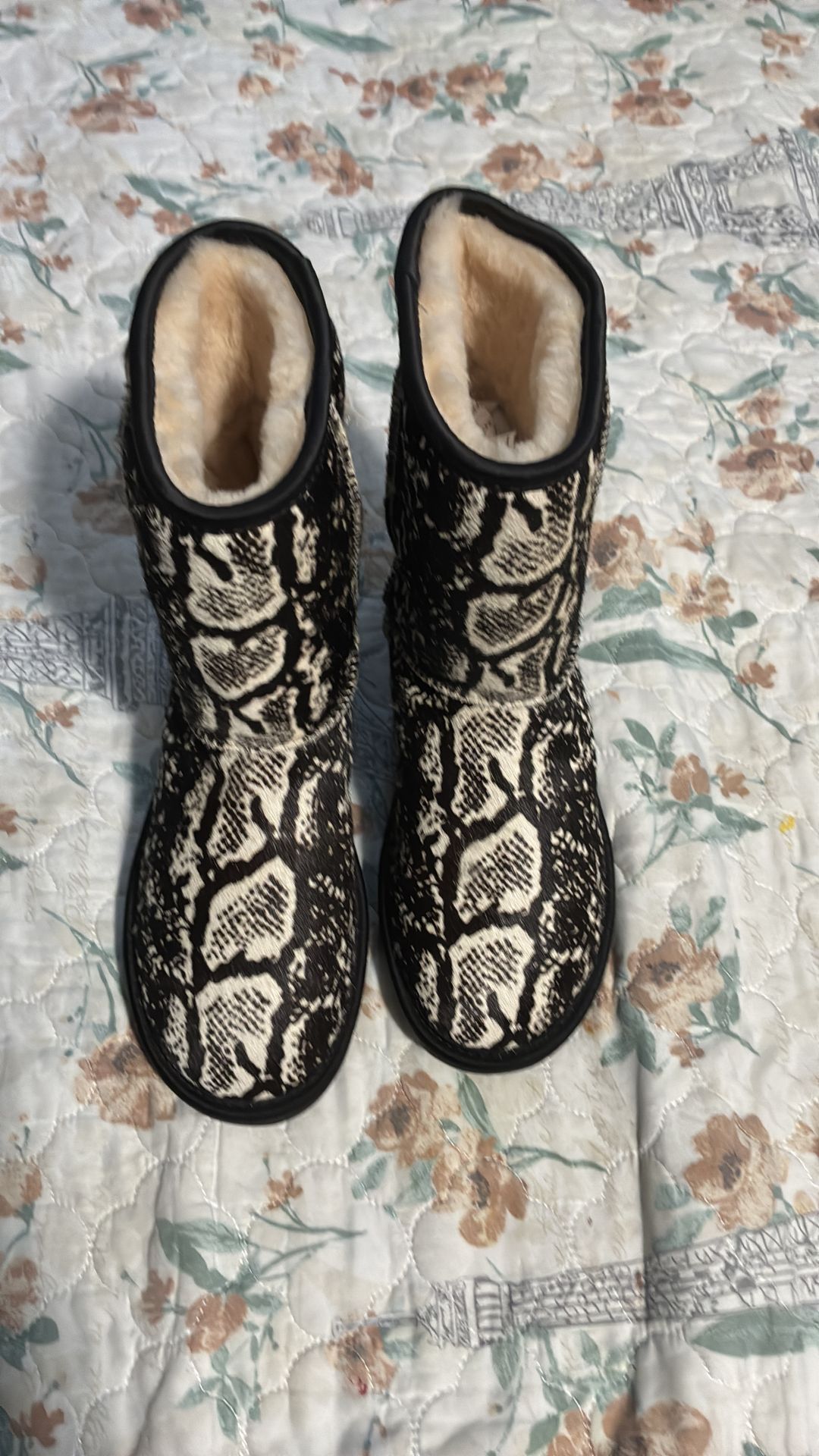 UGG
