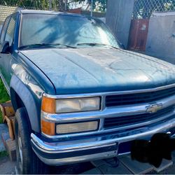 6.5 diesel truck crew cab 4 x 4 94 As is Need Work