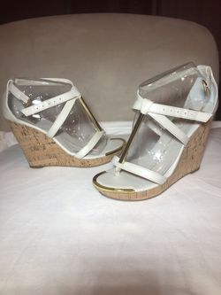 Dolce Vita cream & gold wedge, size 6 1/2