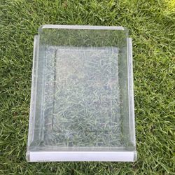 GE REFRIGERATOR CRISPER DRAWER P/N 200D1242P002 preowned needs to be cleaned.